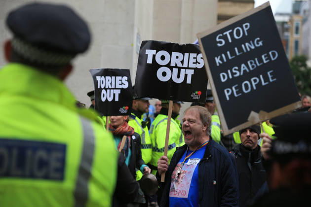 British Conservative Party Annual Conference 2017 MANCHESTER, UNITED KINGDOM - OCTOBER 04: Protesters gather outside as British Prime Minister and leader of the Conservative Party Theresa May MP speaks during her keynote speech on the final day of the annual Conservative Party Conference in Manchester, north west England on October 04, 2017. Manchester Ingiltere. Editorial use only. Please get in touch for any other usage.  Copyright: x2025xAnadoluxLindseyxParnabyx