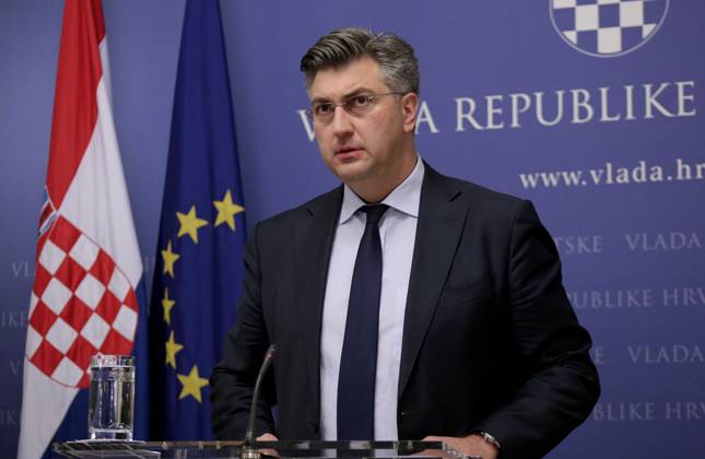 Prime Minister of Croatia Andrej Plenkovic ZAGREB, CROATIA - NOVEMBER 29: Prime Minister of Croatia Andrej Plenkovic speaks during the press conference on former Croat general Slobodan Praljak s death in Zagreb, Croatia on November 29, 2017. A former Bosnian Croat general convicted of war crimes died in hospital after drinking poison in a UN court on Wednesday. Grad Zagreb Croatia. Editorial use only. Please get in touch for any other usage. Copyright: x2025xAnadoluxStipexMayicx