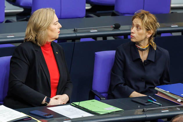 Bundestag Karin Prien CDU , Federal Minister for Family Affairs, and Baerbel Bas SPD , Federal Minister for Labor and Social Affairs, in the German Bundestag on 15 01 2026 in Berlin Berlin Berlin Germany Bundestag