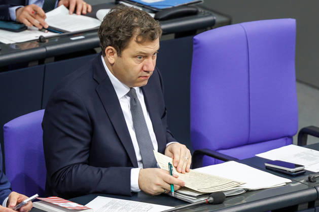 Bundestag Lars Klingbeil SPD , Federal Minister of Finance in the German Bundestag on 15 01 2026 in Berlin Berlin Berlin Germany Bundestag