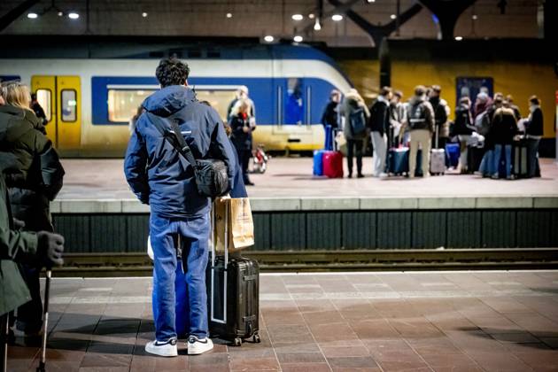 ROTTERDAM - Travelers at Rotterdam Central Station ROBIN UTRECHT ANP netherlands out - belgium out Copyright: xx x548684868x originalFilename: 548684868