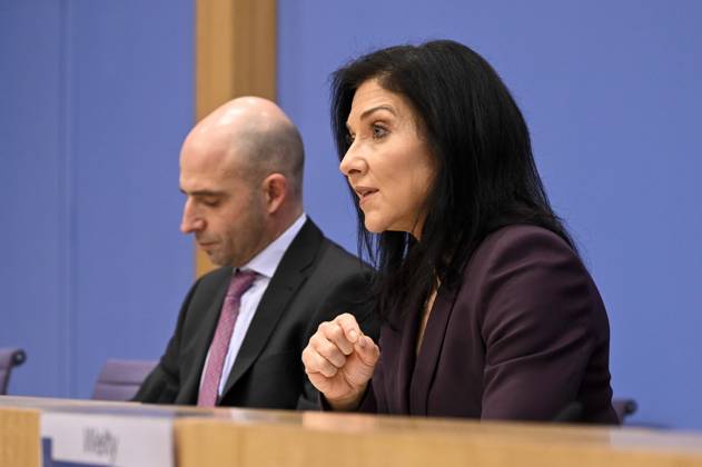 Dr Benjamin Weigert, Head of the Economics Department Katherina Birgitt Reiche Federal Minister for Economic Affairs and Energy CDU politician at the press conference on the presentation of the Federal Governments Annual Economic Report 2026 at the Haus der Bundespressekonferenz on 28 01 2026 Berlin Germany
