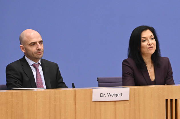 Dr Benjamin Weigert, Head of the Economics Department Katherina Birgitt Reiche Federal Minister for Economic Affairs and Energy CDU politician at the press conference on the presentation of the Federal Governments Annual Economic Report 2026 at the Haus der Bundespressekonferenz on 28 01 2026 Berlin Germany