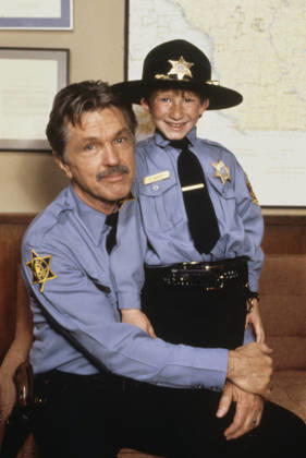 RECORD DATE NOT STATED Picket Fences Tom Skerritt, Adam Wylie 1993 EDITORIAL USE ONLY  Copyright: x