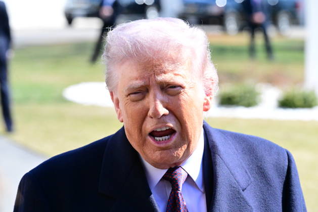 President Donald Trump Speaks To Reporters At The White House (NEW) President Donald Trump speaks to reporters prior to departing the White House. February 27, 2026, Washington, D.C., USA: Trump admits he is not fully satisfied with Iran and believes it would be ideal for them to negotiate in good faith. Trump expresses his displeasure with Iran s stance in the nuclear negotiations and warns that there is still no decision on a possible attack. Mandatory Credit: Kyle Mazza TheNews2 (Foto: Kyle Mazza Thenews2 imago images) President Donald Trump Speaks To Reporters At The White House Copyright: xKylexMazzax