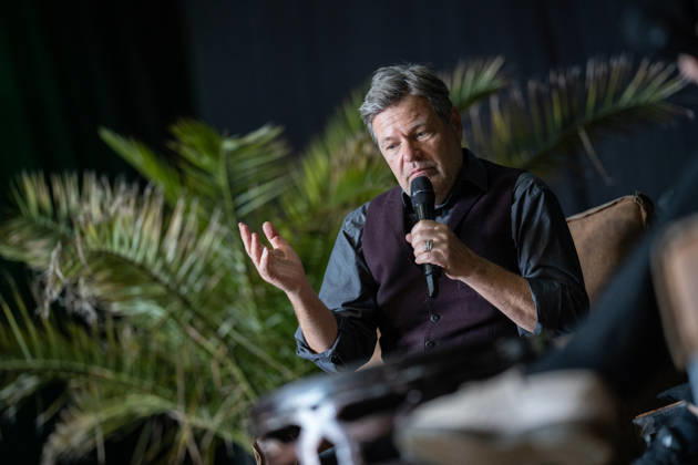 Former Federal Minister of Economics Robert Habeck on the campaign trail for the state election Green Party campaign event in Mainz Recording Podcast Habeck live , Mainz Rhineland-Palatinate Germany Hall 45 Event location