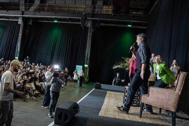 Former Federal Minister of Economics Robert Habeck on the campaign trail for the state election Green Party campaign event in Mainz Recording Podcast Habeck live , Mainz Rhineland-Palatinate Germany Hall 45 Event location