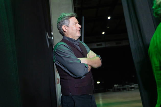 Former Federal Minister of Economics Robert Habeck on the campaign trail for the state election Green Party campaign event in Mainz Recording Podcast Habeck live , Mainz Rhineland-Palatinate Germany Hall 45 Event location
