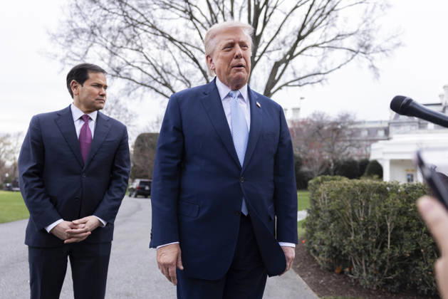 US President Donald J. Trump departs the White House to spend the weekend at Mar-a-Lago United States President Donald J Trump, with US Secretary of State Marco Rubio, responds to a question from the news media as they prepare to board Marine One on the South Lawn of the White House in Washington, DC, USA, 20 March 2026. The President is scheduled to spend the weekend at his Mar-a-Lago Resort in Palm Beach, Florida. Credit: CNP AdMedia Washington District of Columbia United States of America EDITORIAL USE ONLY  Copyright: xx CNPx xAdMediax admphotostwo976620