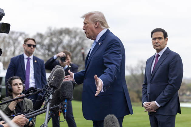 US President Donald J. Trump departs the White House to spend the weekend at Mar-a-Lago United States President Donald J Trump, with US Secretary of State Marco Rubio, responds to a question from the news media as they prepare to board Marine One on the South Lawn of the White House in Washington, DC, USA, 20 March 2026. The President is scheduled to spend the weekend at his Mar-a-Lago Resort in Palm Beach, Florida. Credit: CNP AdMedia Washington District of Columbia United States of America EDITORIAL USE ONLY  Copyright: xx CNPx xAdMediax admphotostwo976626