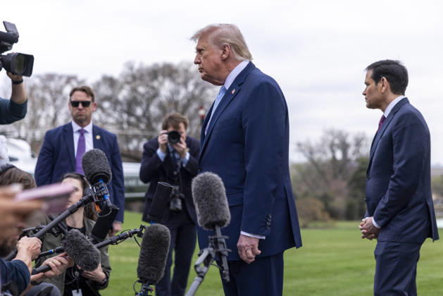 US President Donald J. Trump departs the White House to spend the weekend at Mar-a-Lago United States President Donald J Trump, with US Secretary of State Marco Rubio, responds to a question from the news media as they prepare to board Marine One on the South Lawn of the White House in Washington, DC, USA, 20 March 2026. The President is scheduled to spend the weekend at his Mar-a-Lago Resort in Palm Beach, Florida. Credit: CNP AdMedia Washington District of Columbia United States of America EDITORIAL USE ONLY  Copyright: xx CNPx xAdMediax admphotostwo976627