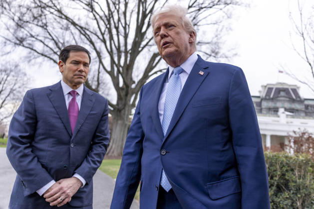 US President Donald J. Trump departs the White House to spend the weekend at Mar-a-Lago United States President Donald J Trump, with US Secretary of State Marco Rubio, responds to a question from the news media as they prepare to board Marine One on the South Lawn of the White House in Washington, DC, USA, 20 March 2026. The President is scheduled to spend the weekend at his Mar-a-Lago Resort in Palm Beach, Florida. Credit: CNP AdMedia Washington District of Columbia United States of America EDITORIAL USE ONLY  Copyright: xx CNPx xAdMediax admphotostwo976632