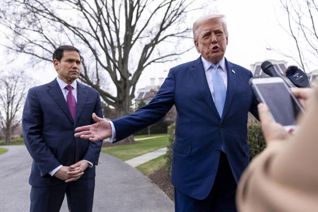 US President Donald J. Trump departs the White House to spend the weekend at Mar-a-Lago United States President Donald J Trump, with US Secretary of State Marco Rubio, responds to a question from the news media as he walks to board Marine One on the South Lawn of the White House in Washington, DC, USA, 20 March 2026. The President is scheduled to spend the weekend at his Mar-a-Lago Resort in Palm Beach, Florida. Credit: CNP AdMedia Washington District of Columbia United States of America EDITORIAL USE ONLY  Copyright: xx CNPx xAdMediax admphotostwo976640