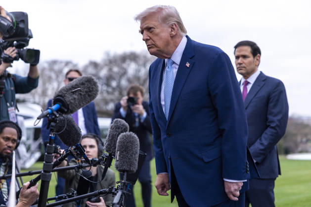 US President Donald J. Trump departs the White House to spend the weekend at Mar-a-Lago United States President Donald J Trump, with US Secretary of State Marco Rubio, responds to a question from the news media as they prepare to board Marine One on the South Lawn of the White House in Washington, DC, USA, 20 March 2026. The President is scheduled to spend the weekend at his Mar-a-Lago Resort in Palm Beach, Florida. Credit: CNP AdMedia Washington District of Columbia United States of America EDITORIAL USE ONLY  Copyright: xx CNPx xAdMediax admphotostwo976648