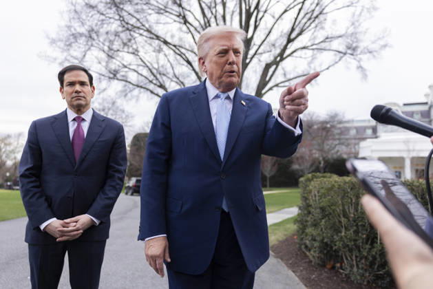US President Donald J. Trump departs the White House to spend the weekend at Mar-a-Lago United States President Donald J Trump, with US Secretary of State Marco Rubio, responds to a question from the news media as they prepare to board Marine One on the South Lawn of the White House in Washington, DC, USA, 20 March 2026. The President is scheduled to spend the weekend at his Mar-a-Lago Resort in Palm Beach, Florida. Credit: CNP AdMedia Washington District of Columbia United States of America EDITORIAL USE ONLY  Copyright: xx CNPx xAdMediax admphotostwo976655