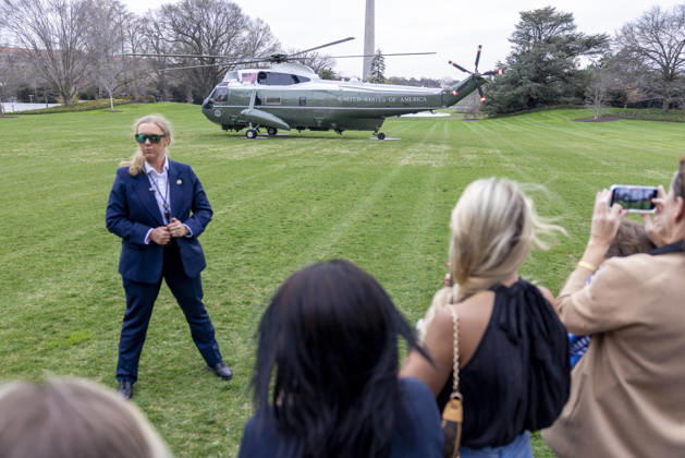 US President Donald J. Trump departs the White House to spend the weekend at Mar-a-Lago Marine One, with United States President Donald J Trump, and US Secretary of State Marco Rubio aboard, prepares to take-off on the South Lawn of the White House in Washington, DC, USA, 20 March 2026. The President is scheduled to spend the weekend at his Mar-a-Lago Resort in Palm Beach, Florida. Credit: CNP AdMedia Washington District of Columbia United States of America EDITORIAL USE ONLY  Copyright: xx CNPx xAdMediax admphotostwo976663