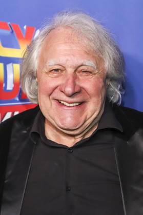 abb Peter Urban as a guest on the blue carpet at the musical premiere Zurueck in die Zukunft at Stage Operettenhaus on Sunday 22 03 2026 in Hamburg Hamburg Germany