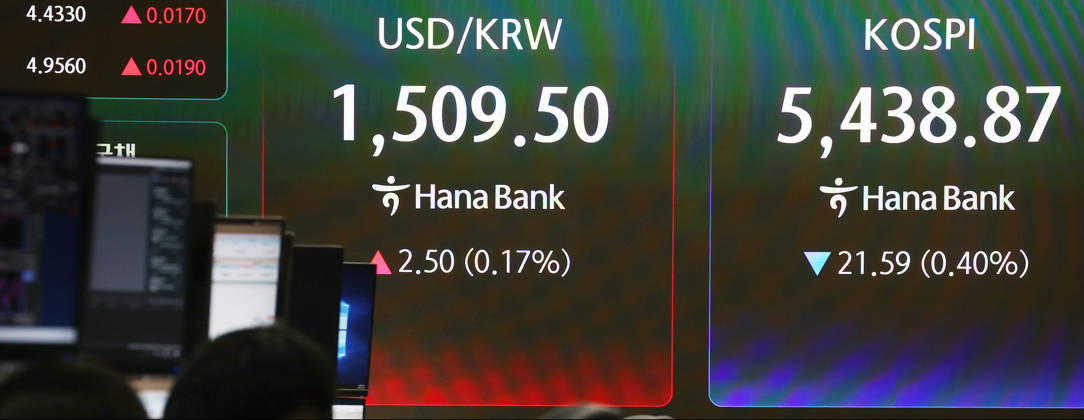 KOSPI falls KOSPI falls A financial data screen in the dealing room of Hana Bank in Seoul on March 27, 2026, shows the benchmark Korea Composite Stock Price Index having declined 21.59 points, or 0.40 percent, to close at 5,438.87. South Korean stocks closed a tad lower after paring most of their earlier losses amid the United States mixed signals on its war against Iran and eased concerns over the chipmaking industry. (Yonhap) 2026-03-27 17:17:16 < 1980-2026 YONHAPNEWS AGENCY. .> ¼¿ïƯº°½Ã EDITORIAL USE ONLY Copyright: xx PYH2026032715560031500 YonhapxNewsx yonphotos250860
