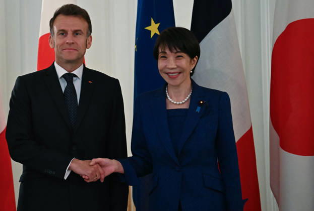 French President Emmanuel Macron in Tokyo TOKYO, JAPAN - APRIL 01: (---EDITORIAL USE ONLY – MANDATORY CREDIT - PHILIP FONG POOL AFP - NO MARKETING NO ADVERTISING CAMPAIGNS - DISTRIBUTED AS A SERVICE TO CLIENTS----) French President Emmanuel Macron shakes hands with Japanese Prime Minister Sanae Takaichi during a Welcoming ceremony at the Akasaka palace in Tokyo, Japan on April 01, 2026. Philip Fong Pool AFP Anadolu Tokyo Japan. Editorial use only. Please get in touch for any other usage. Copyright: x2026xAnadoluxPhilipxFongx xPoolx xAFPx