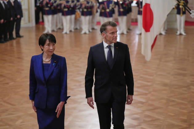 French President Emmanuel Macron in Tokyo TOKYO, JAPAN - APRIL 01: (----EDITORIAL USE ONLY - MANDATORY CREDIT - HIRO KOMAE AP PHOTO POOL - NO MARKETING NO ADVERTISING CAMPAIGNS - DISTRIBUTED AS A SERVICE TO CLIENTS----) Japanese Prime Minister Sanae Takaichi and French President Emmanuel Macron review an honor guard during welcoming ceremony at the Akasaka Palace State Guest House on April 01, 2026 in Tokyo, Japon. AP Photo Hiro Komae Pool Anadolu Tokyo Japan. Editorial use only. Please get in touch for any other usage. Copyright: x2026xAnadoluxAPxPhoto HiroxKomae xPoolx