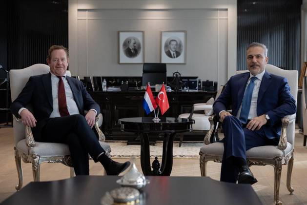 Turkish Foreign Minister Hakan Fidan ANKARA, TURKIYE - APRIL 01: Turkish Foreign Minister Hakan Fidan (R) meets with Dutch Minister of Justice and Security, David Van Weel (L) in Ankara, Turkiye on April 01, 2026. Mustafa Hatipoglu Anadolu Ankara Turkey. Editorial use only. Please get in touch for any other usage. Copyright: x2026xAnadoluxMustafaxHatipoglux