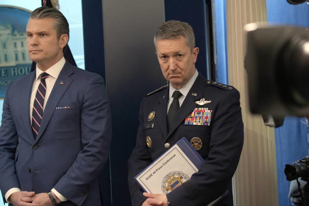 United States Secretary of War Pete Hegseth, left, and US Air Force General Dan Caine, Chair, Joint Chiefs of Staff, right, listen as US President Donald J Trump conducts a press conference in the James S Brady Press Briefing Room of the White House in Washington, DC, USA, on Monday April 6, 2026. The President is expected to take questions on the Iran War and oil prices. Copyright: xIndependentxStillxPoolxphotox 2026xAbacaUSAxfromxConsolidatedxNewsxPhotosxAllxRightsxReservex MediaPunchx