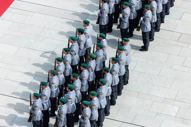 Federal Chancellor Merz receives the Irish Taoiseach Head of Government of Ireland Micheal Martin with military honors Germany, Berlin on 16 April 2026 Federal Chancellor Friedrich Merz CDU welcomes the Head of Government of Ireland on the red carpet in the Chancellery