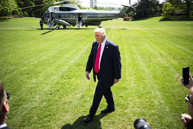 DC: President Trump Departs the White House United States President Donald J Trump walks on the South Lawn of the White House before departing on Marine One, in Washington, D.C., on Thursday, April 16, 2026. President Trump is traveling to Las Vegas, Nevada for an event highlighting Republican tax policies after the April 15 tax deadline. Credit: CNP AdMedia Washington District of Columbia United States of America EDITORIAL USE ONLY Copyright: xx CNPx xAdMediax admphotostwo982570