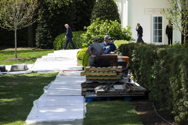 DC: President Trump Departs the White House United States President Donald J Trump walks behind ongoing construction on the South Lawn of the White House before departing on Marine One, in Washington, D.C., on Thursday, April 16, 2026. President Trump is traveling to Las Vegas, Nevada for an event highlighting Republican tax policies after the April 15 tax deadline. Credit: CNP AdMedia Washington District of Columbia United States of America EDITORIAL USE ONLY Copyright: xx CNPx xAdMediax admphotostwo982576
