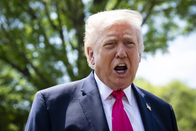 DC: President Trump Departs the White House United States President Donald J Trump speaks to members of the media on the South Lawn of the White House before departing on Marine One, in Washington, D.C., on Thursday, April 16, 2026. President Trump is traveling to Las Vegas, Nevada for an event highlighting Republican tax policies after the April 15 tax deadline. Credit: CNP AdMedia Washington District of Columbia United States of America EDITORIAL USE ONLY Copyright: xx CNPx xAdMediax admphotostwo982577