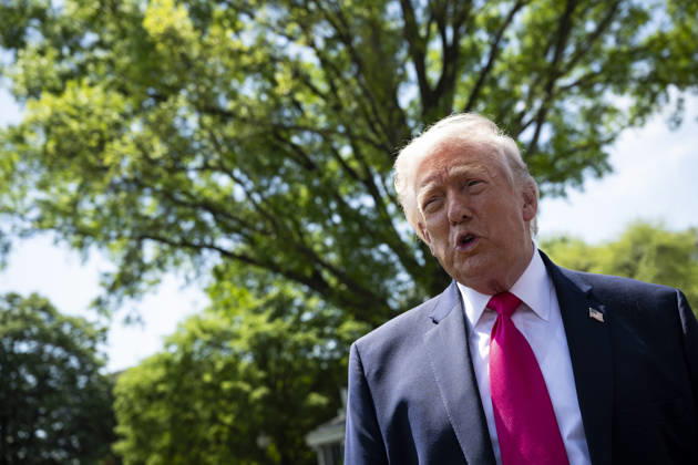DC: President Trump Departs the White House United States President Donald J Trump speaks to members of the media on the South Lawn of the White House before departing on Marine One, in Washington, D.C., on Thursday, April 16, 2026. President Trump is traveling to Las Vegas, Nevada for an event highlighting Republican tax policies after the April 15 tax deadline. Credit: CNP AdMedia Washington District of Columbia United States of America EDITORIAL USE ONLY Copyright: xx CNPx xAdMediax admphotostwo982585