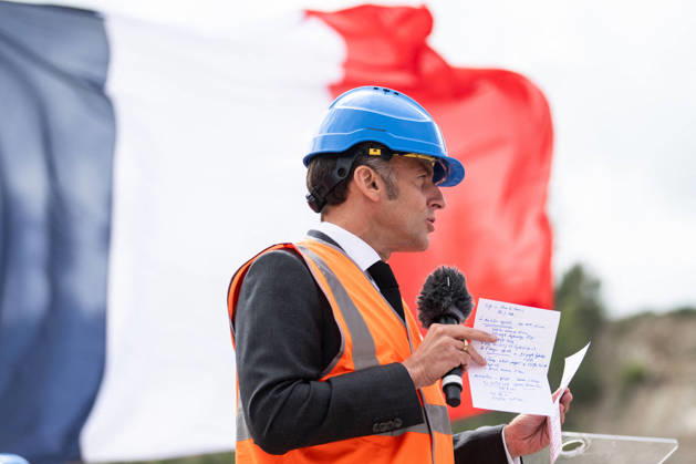 Emmanuel Macron, President of the French Republic, inaugurates one of the 150 major strategic GPS projects selected under the acceleration scheme the Imerys lithium mine at Echassieres, April 22, 2026 The President of the French Republic, Emmanuel Macron delivers a speech during the visit of the Echassieres mining project of lithium at the Imerys site, Alliers, Auvergne Rhone Alpes, France Wednesday, April 22, 2026 01ACCORSINIJEANNE IMERYS 0022 Credit Jeanne Accorsini SIPA 2604221603 Echassières France  Copyright: xJeannexAccorsini Pool BestimagexJeannexAccorsini Pool Bestimagex
