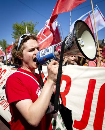 AMSTERDAM - Demonstrators during an FNV march against the coalition agreement on Labour Day. The union believes that Europe is scaling back legislation and regulations that protect workers too much. SEM VAN DER WAL ANP netherlands out - belgium out  Copyright: xx x557210072x originalFilename: 557210072