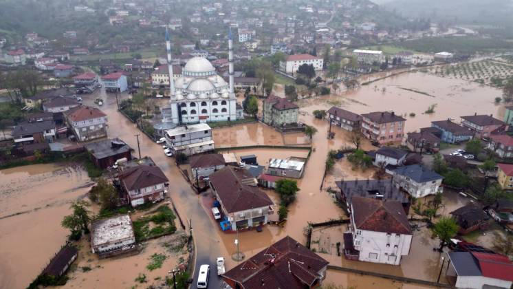 Heavy rain causes flooding in Turkiye s Sakarya SAKARYA, TURKIYE - MAY 5: An aerial view of flooded streets after water flow from the reservoir’s floodplain due to heavy rain at Daricayiri neighborhood in Karasu district of Sakarya, Turkiye on May 5, 2026. Basements of some homes, and agricultural fields, were flooded, and pools of water formed in the school and mosque courtyards. Osman Nevtan Angun Anadolu Sakarya Turkey. Editorial use only. Please get in touch for any other usage. Copyright: x2026xAnadoluxOsmanxNevtanxAngunx