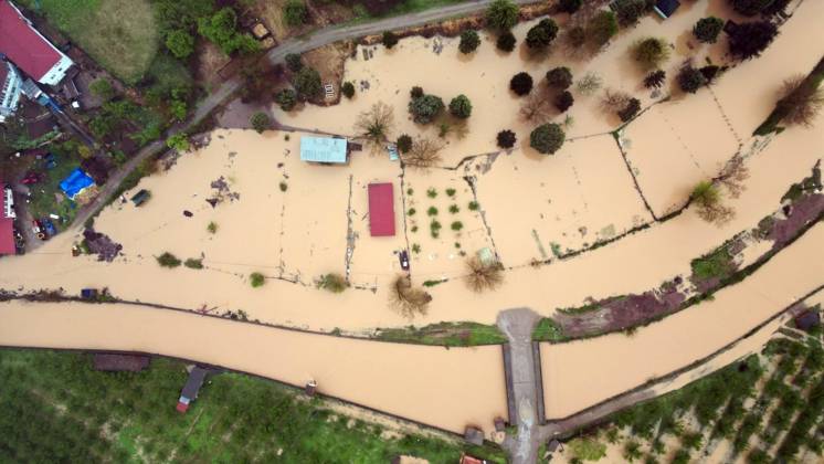 Heavy rain causes flooding in Turkiye s Sakarya SAKARYA, TURKIYE - MAY 5: An aerial view of flooded streets after water flow from the reservoir’s floodplain due to heavy rain at Daricayiri neighborhood in Karasu district of Sakarya, Turkiye on May 5, 2026. Basements of some homes, and agricultural fields, were flooded, and pools of water formed in the school and mosque courtyards. Osman Nevtan Angun Anadolu Sakarya Turkey. Editorial use only. Please get in touch for any other usage. Copyright: x2026xAnadoluxOsmanxNevtanxAngunx