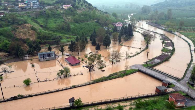 Heavy rain causes flooding in Turkiye s Sakarya SAKARYA, TURKIYE - MAY 5: An aerial view of flooded streets after water flow from the reservoir’s floodplain due to heavy rain at Daricayiri neighborhood in Karasu district of Sakarya, Turkiye on May 5, 2026. Basements of some homes, and agricultural fields, were flooded, and pools of water formed in the school and mosque courtyards. Osman Nevtan Angun Anadolu Sakarya Turkey. Editorial use only. Please get in touch for any other usage. Copyright: x2026xAnadoluxOsmanxNevtanxAngunx
