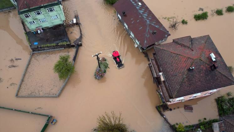 Heavy rain causes flooding in Turkiye s Sakarya SAKARYA, TURKIYE - MAY 5: An aerial view of flooded streets after water flow from the reservoir’s floodplain due to heavy rain at Daricayiri neighborhood in Karasu district of Sakarya, Turkiye on May 5, 2026. Basements of some homes, and agricultural fields, were flooded, and pools of water formed in the school and mosque courtyards. Osman Nevtan Angun Anadolu Sakarya Turkey. Editorial use only. Please get in touch for any other usage. Copyright: x2026xAnadoluxOsmanxNevtanxAngunx