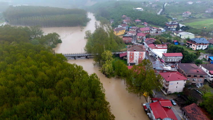 Heavy rain causes flooding in Turkiye s Sakarya SAKARYA, TURKIYE - MAY 4: An aerial view of flooded agricultural land and residential areas after the Melen River overflowed due to heavy rainfall in Sakarya, Turkiye, on May 4, 2026. Basements of some homes and nearby fields were inundated, while standing water also accumulated in school and mosque courtyards. Davut Genc Anadolu Sakarya Turkey. Editorial use only. Please get in touch for any other usage. Copyright: x2026xAnadoluxDavutxGencx