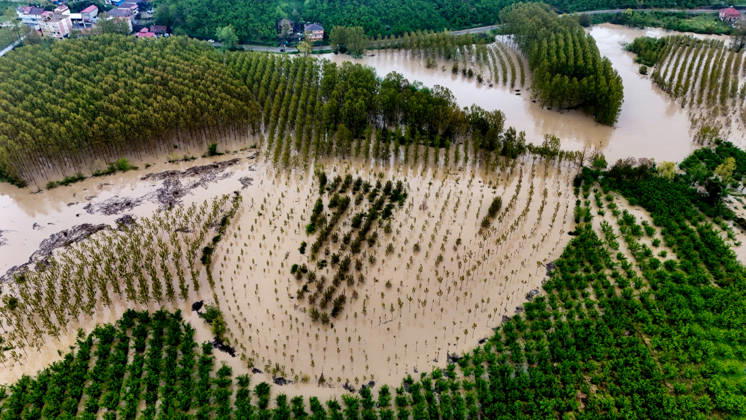 Heavy rain causes flooding in Turkiye s Sakarya SAKARYA, TURKIYE - MAY 4: An aerial view of flooded agricultural land and residential areas after the Melen River overflowed due to heavy rainfall in Sakarya, Turkiye, on May 4, 2026. Basements of some homes and nearby fields were inundated, while standing water also accumulated in school and mosque courtyards. Davut Genc Anadolu Sakarya Turkey. Editorial use only. Please get in touch for any other usage. Copyright: x2026xAnadoluxDavutxGencx