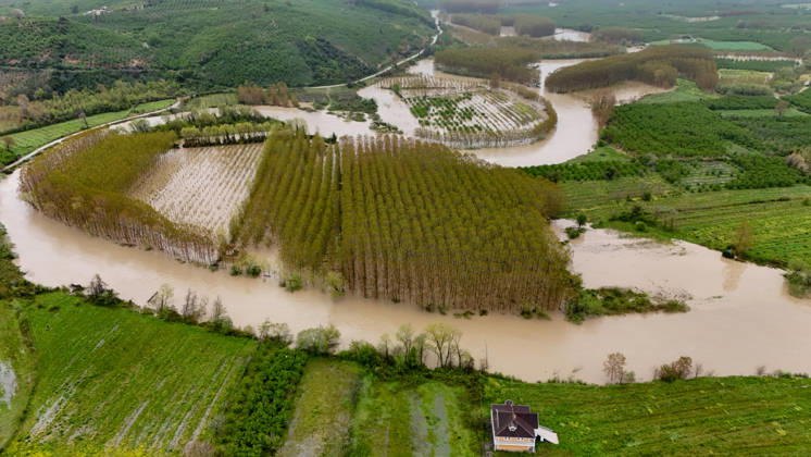 Heavy rain causes flooding in Turkiye s Sakarya SAKARYA, TURKIYE - MAY 4: An aerial view of flooded agricultural land and residential areas after the Melen River overflowed due to heavy rainfall in Sakarya, Turkiye, on May 4, 2026. Basements of some homes and nearby fields were inundated, while standing water also accumulated in school and mosque courtyards. Davut Genc Anadolu Sakarya Turkey. Editorial use only. Please get in touch for any other usage. Copyright: x2026xAnadoluxDavutxGencx