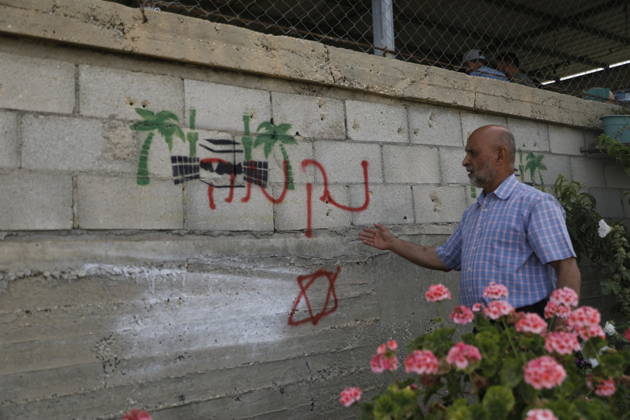 Palestinians inspect damage after settler attack near Hebron Palestinians inspect damage at the site of an attack carried out by Israeli settlers targeting Palestinian vehicles and property in the town of Surif northwest of Hebron in the occupied West Bank on May 17, 2026. Settlers set fire to a vehicle and spray-painted racist slogans at the scene, amid anger and condemnation among Palestinian residents over repeated attacks on their property. Photo by Mamoun Wazwaz apaimages Hebron West Bank Palestinian Territory 170526_Hebron_MW_00(24) Copyright: xapaimagesxMamounxWazwazx xapaimagesx