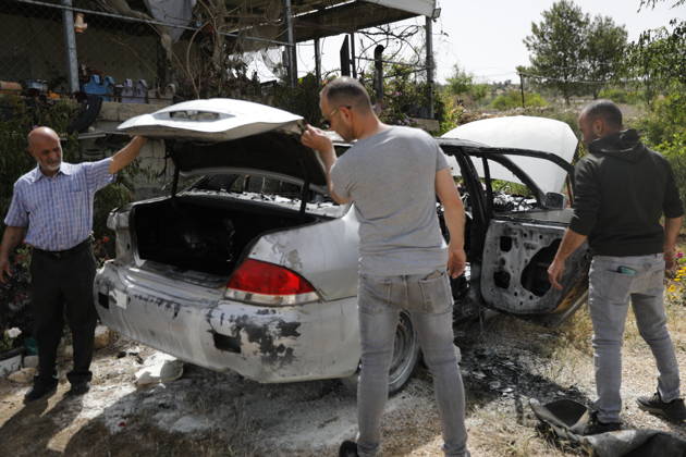 Palestinians inspect damage after settler attack near Hebron Palestinians inspect damage at the site of an attack carried out by Israeli settlers targeting Palestinian vehicles and property in the town of Surif northwest of Hebron in the occupied West Bank on May 17, 2026. Settlers set fire to a vehicle and spray-painted racist slogans at the scene, amid anger and condemnation among Palestinian residents over repeated attacks on their property. Photo by Mamoun Wazwaz apaimages Hebron West Bank Palestinian Territory 170526_Hebron_MW_00(9) Copyright: xapaimagesxMamounxWazwazx xapaimagesx