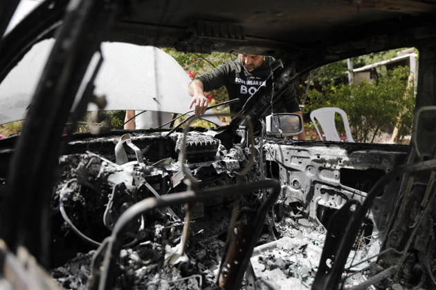 Palestinians inspect damage after settler attack near Hebron Palestinians inspect damage at the site of an attack carried out by Israeli settlers targeting Palestinian vehicles and property in the town of Surif northwest of Hebron in the occupied West Bank on May 17, 2026. Settlers set fire to a vehicle and spray-painted racist slogans at the scene, amid anger and condemnation among Palestinian residents over repeated attacks on their property. Photo by Mamoun Wazwaz apaimages Hebron West Bank Palestinian Territory 170526_Hebron_MW_00(18) Copyright: xapaimagesxMamounxWazwazx xapaimagesx