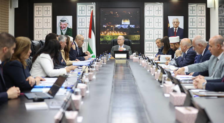 Palestinian Prime Minister Chairs Weekly Cabinet Session in Ramallah Palestinian Prime Minister Mohammed Mustafa chairs the weekly cabinet session in Ramallah in the occupied West Bank, on May 19, 2026. During the session, the cabinet warned of the worsening humanitarian crisis in the Gaza Strip amid declining humanitarian funding and a decrease in the flow of aid into the territory. Photo by Prime Minister Office apaimages Ramallah West Bank Palestinian Territory 190526_Ramallah_PMO_00(1) Copyright: xapaimagesxPrimexMinisterxOfficex xapaimagesx