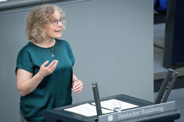 German Bundestag, 80th plenary session Julia Verlinden Gruene in portrait during her speech on the agenda item EU Building Directive, energy independence at the 80th session of the German Bundestag in Berlin, 21 05 2026 Berlin Berlin Germany