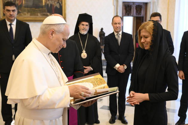 ITALY- REL VATICAN -POPE LEO XVI DURING A PRIVATE AUDIENCE WITH MS.MIHAELA DOTSOVA,PRESIDENT OF THE NATIONAL ASSEMBLY OF THE REPUBLIC OF BULGARIA May 22, 2026 ITALY REL - Vatican,May 22, 2026: Pope Leo XIV receives in audience Ms. Mihaela Dotsova, President of the National Assembly of the Republic of Bulgaria EDITORIAL USE ONLY - NO BOOKS Copyright: xVATICANxMEDIAx xCatholicxPressxPhotox