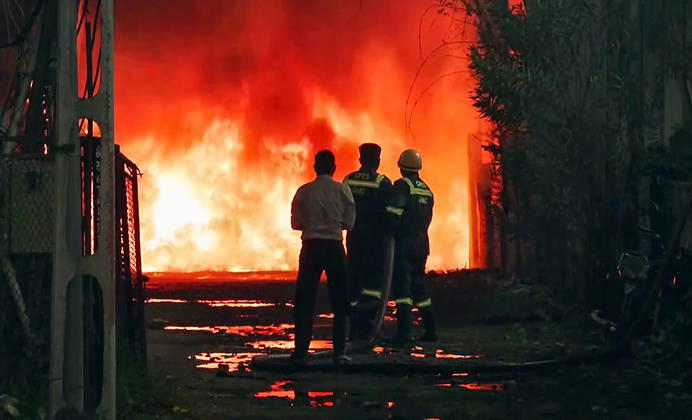 RECORD DATE NOT STATED Firefighting operations underway after a fire breaks out at the industrial area located on the Bhadaj Santej Road Ahmedabad, May 22 (ANI): Firefighting operations underway after a fire breaks out at the industrial area located on the Bhadaj Santej Road, in Ahmedabad on Friday. (ANI Video Grab) Ahmedabad Gujarat India Copyright: xANIx ANI_20260522410