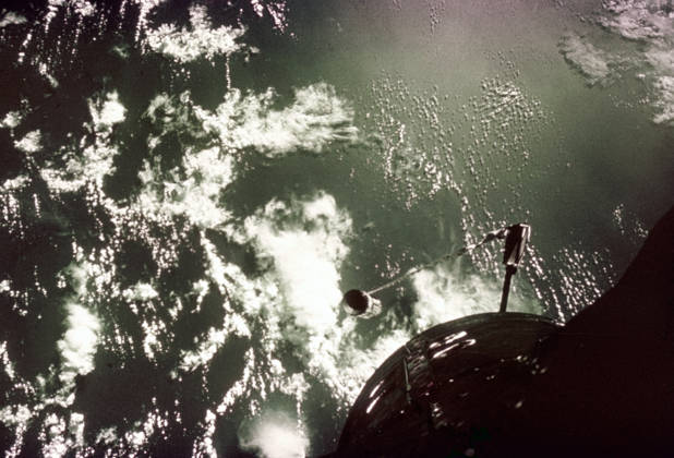 RECORD DATE NOT STATED Project Gemini 12: A 30-meter long cable ties the spacecraft and the missile, November 1966  !ACHTUNG AUFNAHMEDATUM GESCHÄTZT!