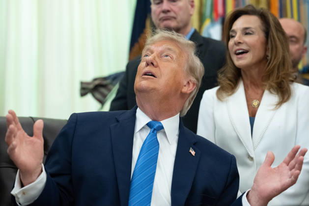 US President Donald Trump gives remarks during a signing ceremony for the Secure America Act in the Oval Office of the White House in Washington, DC, US, on Wednesday, June 10, 2026. President Donald Trump prevailed after dissident Republican lawmakers abandoned an effort to leverage a $70 billion spending package to prevent him from reviving a payout fund for political allies who say they were unfairly targeted by the Biden administration. Copyright: xAaronxSchwartzx xPoolxviaxCNPx MediaPunchx