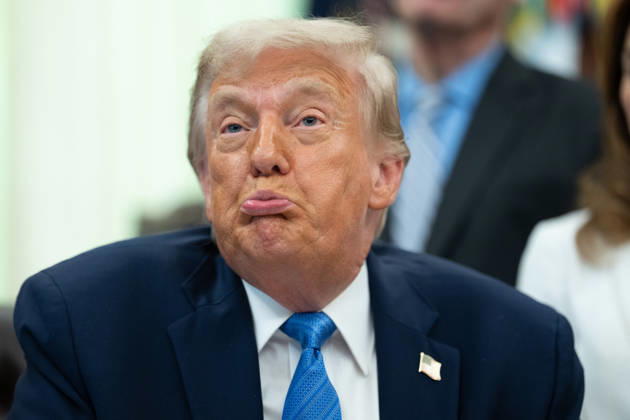 US President Donald Trump gives remarks during a signing ceremony for the Secure America Act in the Oval Office of the White House in Washington, DC, US, on Wednesday, June 10, 2026. President Donald Trump prevailed after dissident Republican lawmakers abandoned an effort to leverage a $70 billion spending package to prevent him from reviving a payout fund for political allies who say they were unfairly targeted by the Biden administration. Copyright: xAaronxSchwartzx xPoolxviaxCNPx MediaPunchx